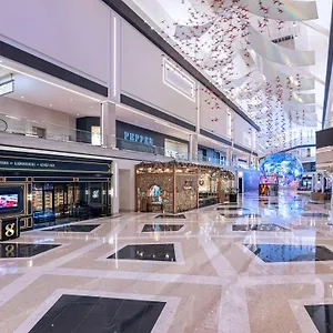 5* Курортный комплекс Conrad Vegas At World