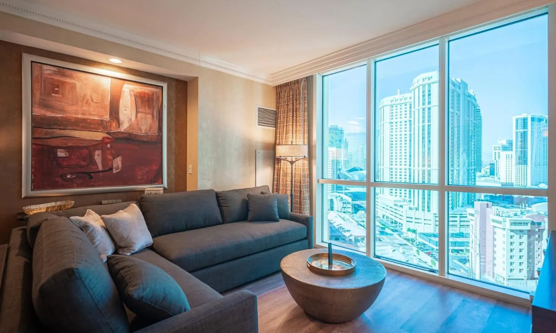 Holiday home No Resort Fee Strip View Suite + Free Valet+ Pool Las Vegas