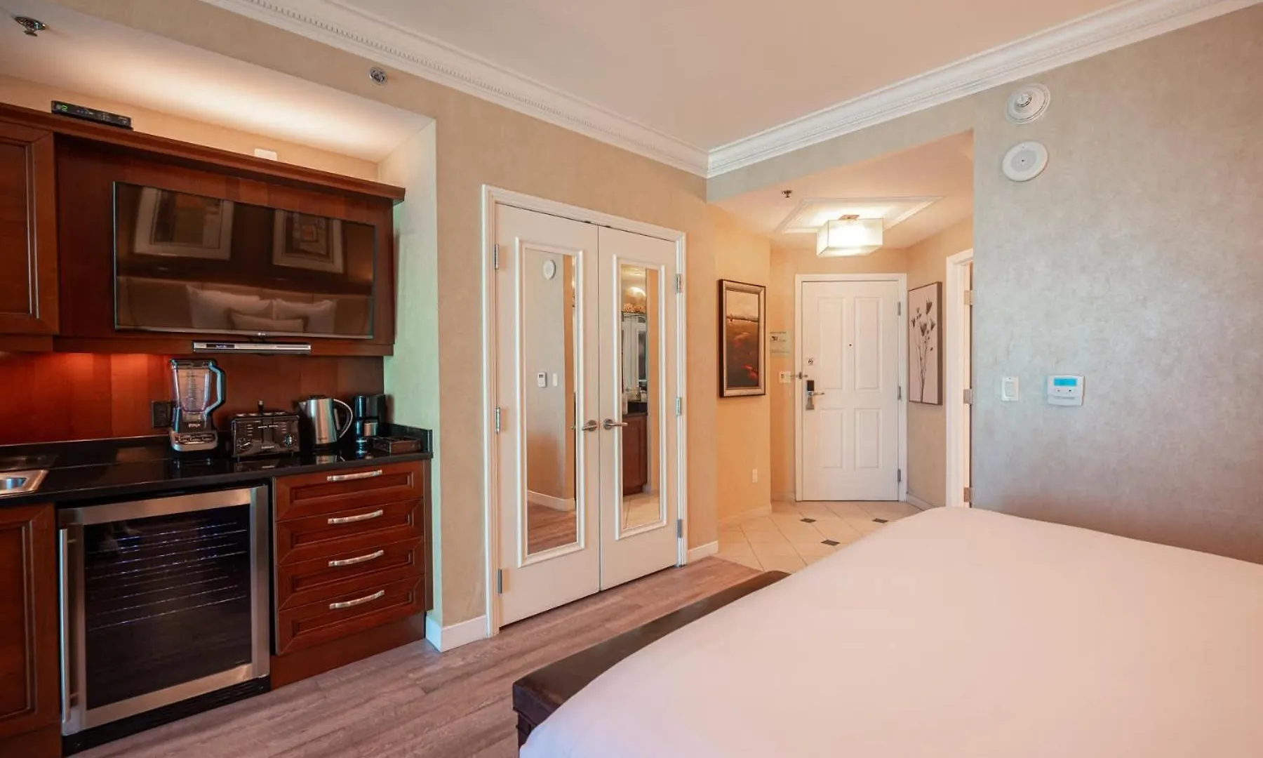 Holiday home No Resort Fee Strip View Suite + Free Valet+ Pool Las Vegas United States