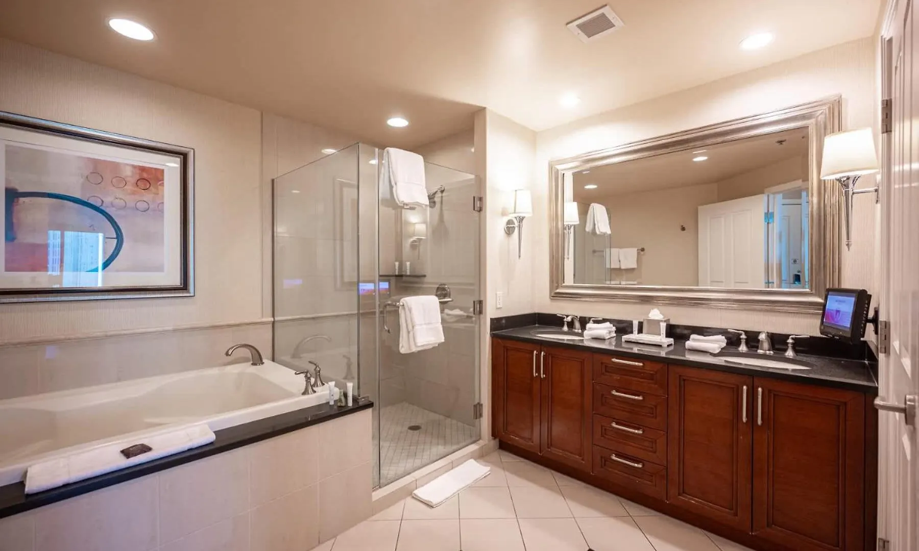 Holiday home No Resort Fee Strip View Suite + Free Valet+ Pool Las Vegas